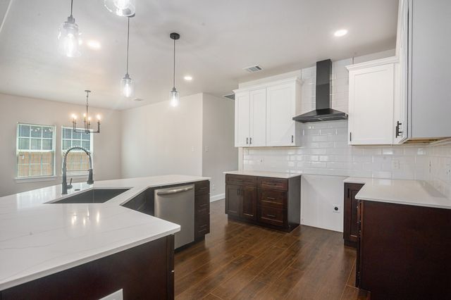 290 E Aurora Street, Rhome, TX 76078