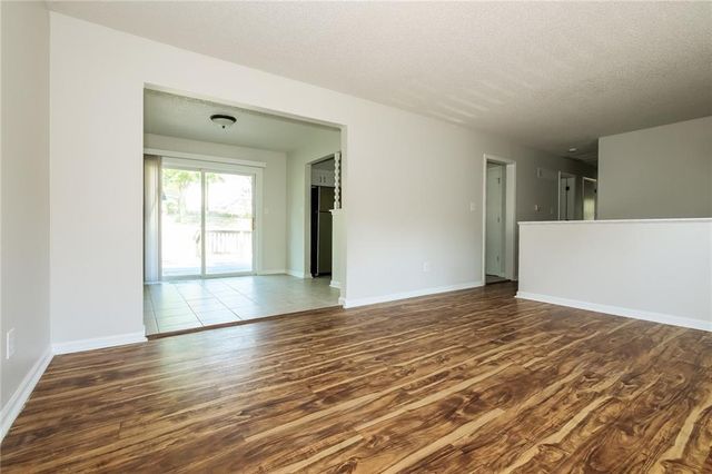 6924 NW Pleasant View Court, Kansas City, MO 64152