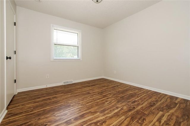 6924 NW Pleasant View Court, Kansas City, MO 64152