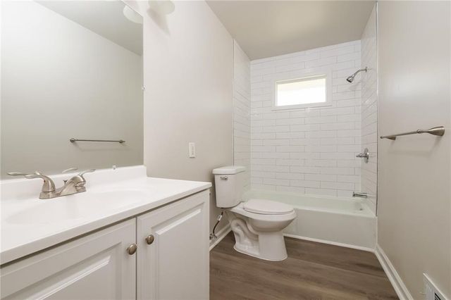 6924 NW Pleasant View Court, Kansas City, MO 64152