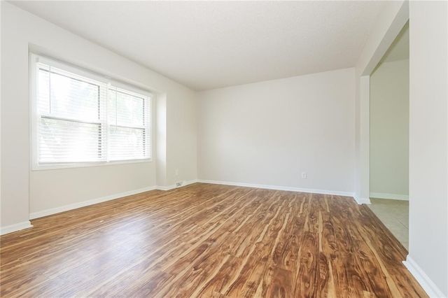 6924 NW Pleasant View Court, Kansas City, MO 64152