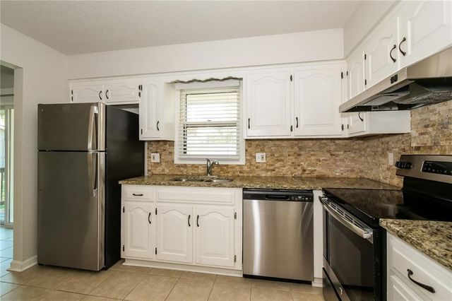 6924 NW Pleasant View Court, Kansas City, MO 64152