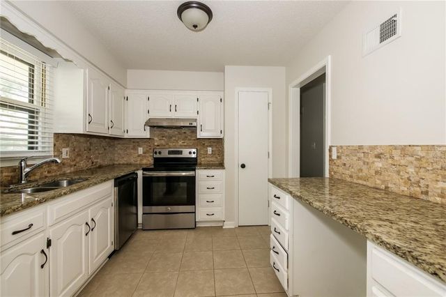 6924 NW Pleasant View Court, Kansas City, MO 64152