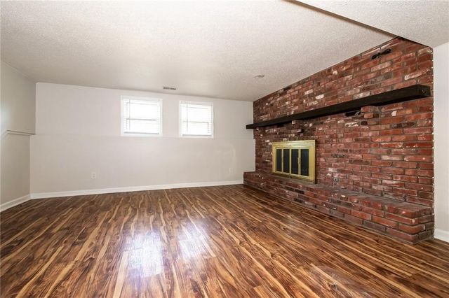 6924 NW Pleasant View Court, Kansas City, MO 64152