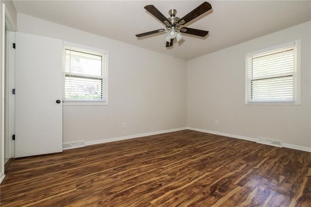 6924 NW Pleasant View Court, Kansas City, MO 64152