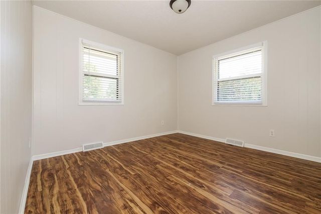 6924 NW Pleasant View Court, Kansas City, MO 64152