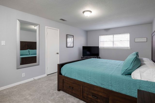 701 Kentwood Circle, Bedford, TX 76021