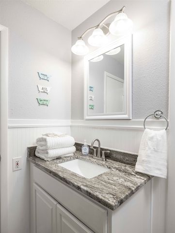 701 Kentwood Circle, Bedford, TX 76021