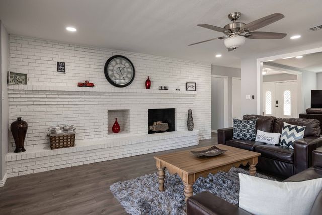 701 Kentwood Circle, Bedford, TX 76021