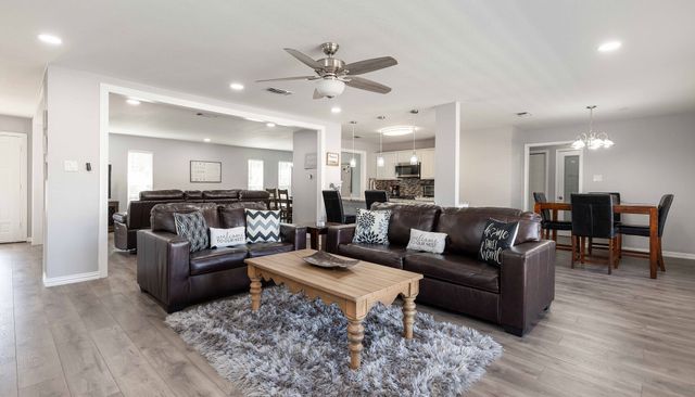 701 Kentwood Circle, Bedford, TX 76021