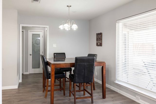 701 Kentwood Circle, Bedford, TX 76021