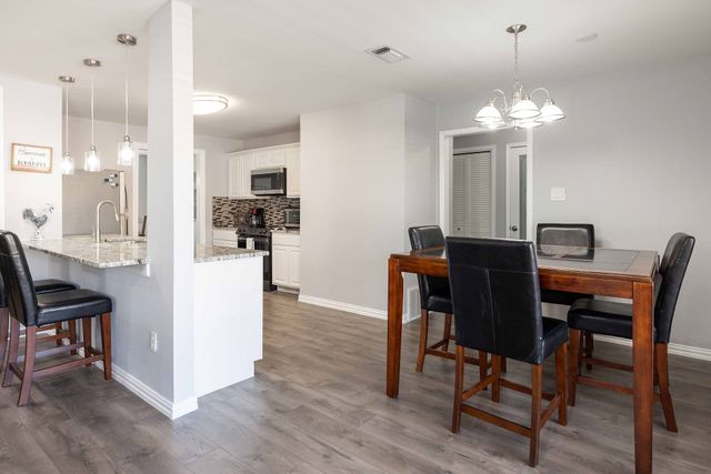701 Kentwood Circle, Bedford, TX 76021