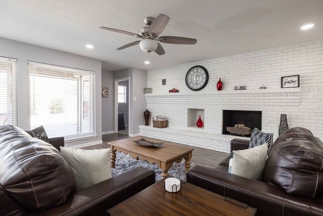 701 Kentwood Circle, Bedford, TX 76021