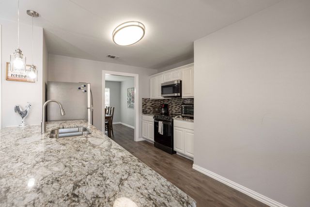 701 Kentwood Circle, Bedford, TX 76021