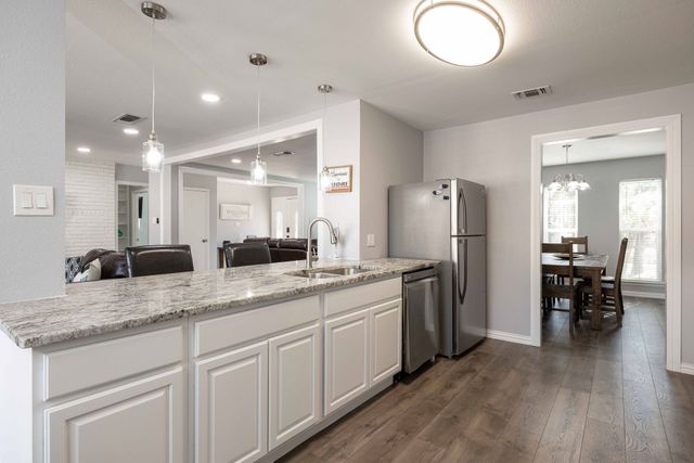 701 Kentwood Circle, Bedford, TX 76021