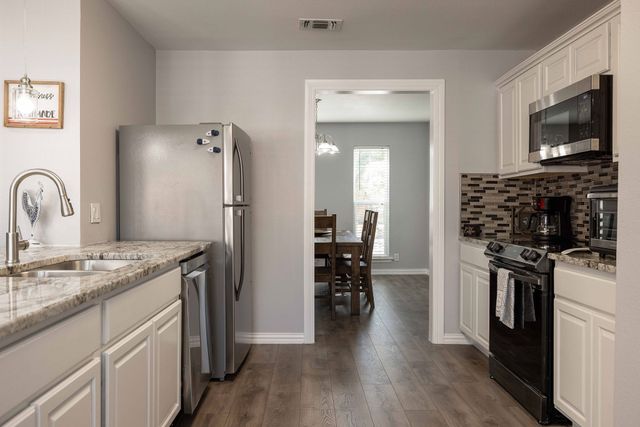 701 Kentwood Circle, Bedford, TX 76021