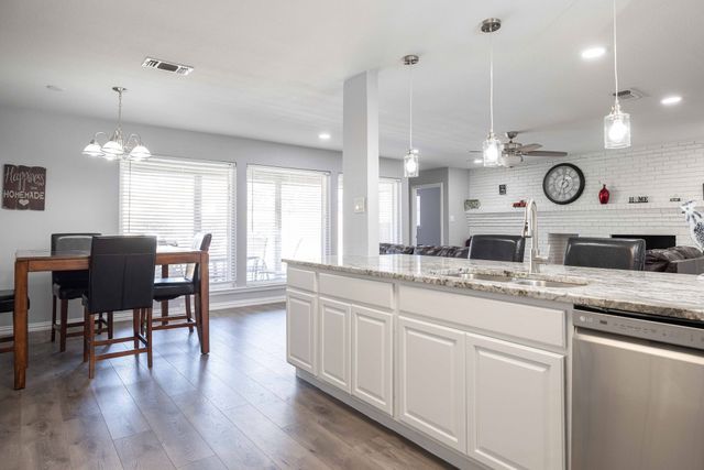 701 Kentwood Circle, Bedford, TX 76021