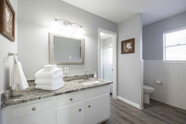 701 Kentwood Circle, Bedford, TX 76021