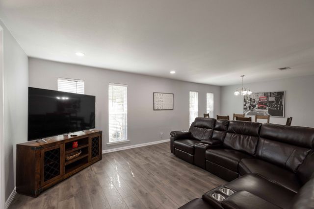 701 Kentwood Circle, Bedford, TX 76021