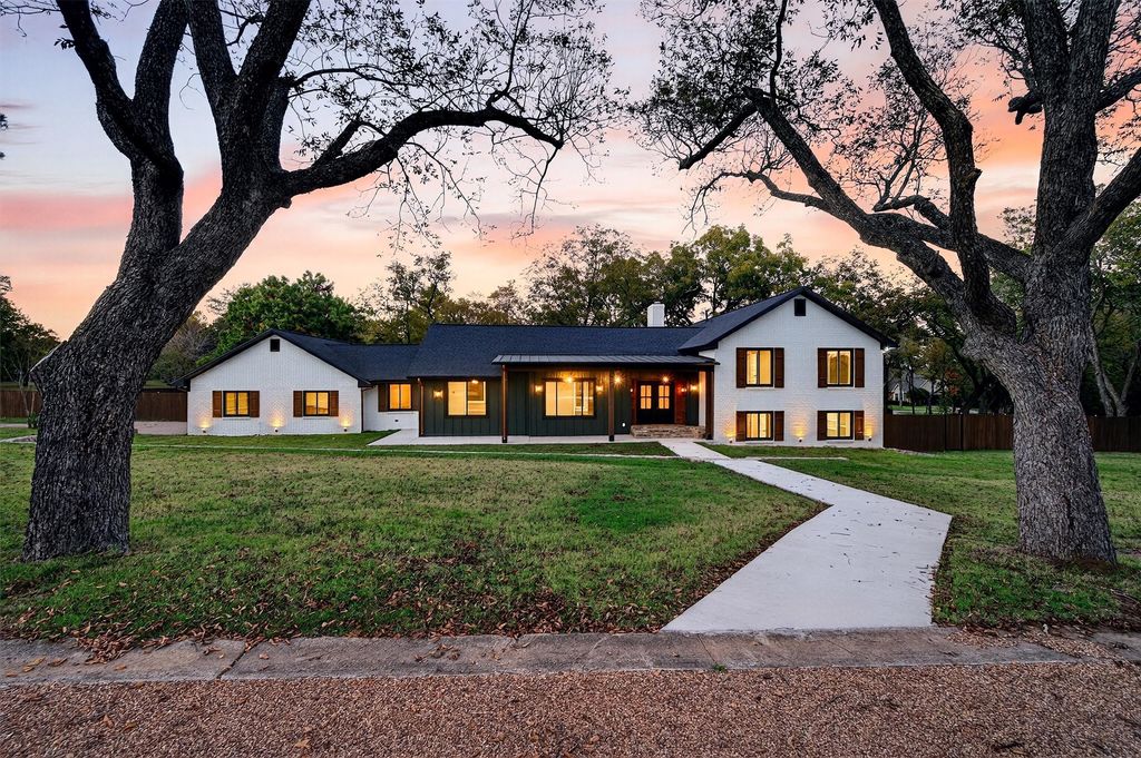 1 River Hills Drive, Denison, TX 75020