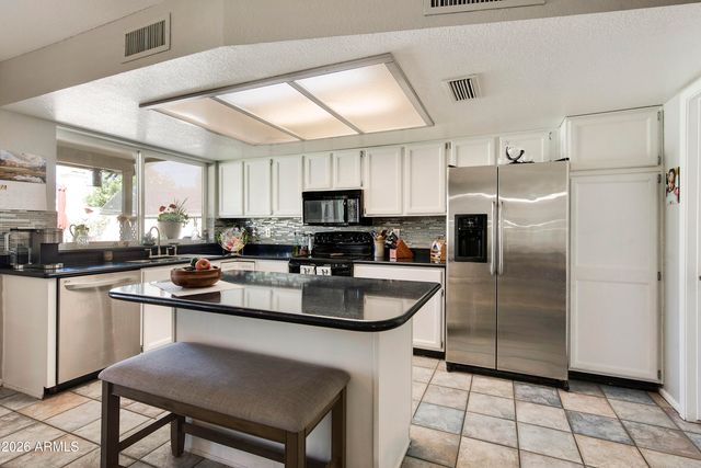 532 E RENEE Drive, Phoenix, AZ 85024