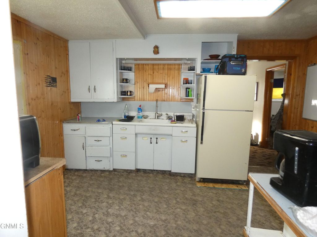 415 Summit Street, Underwood, ND 58576 photo 10