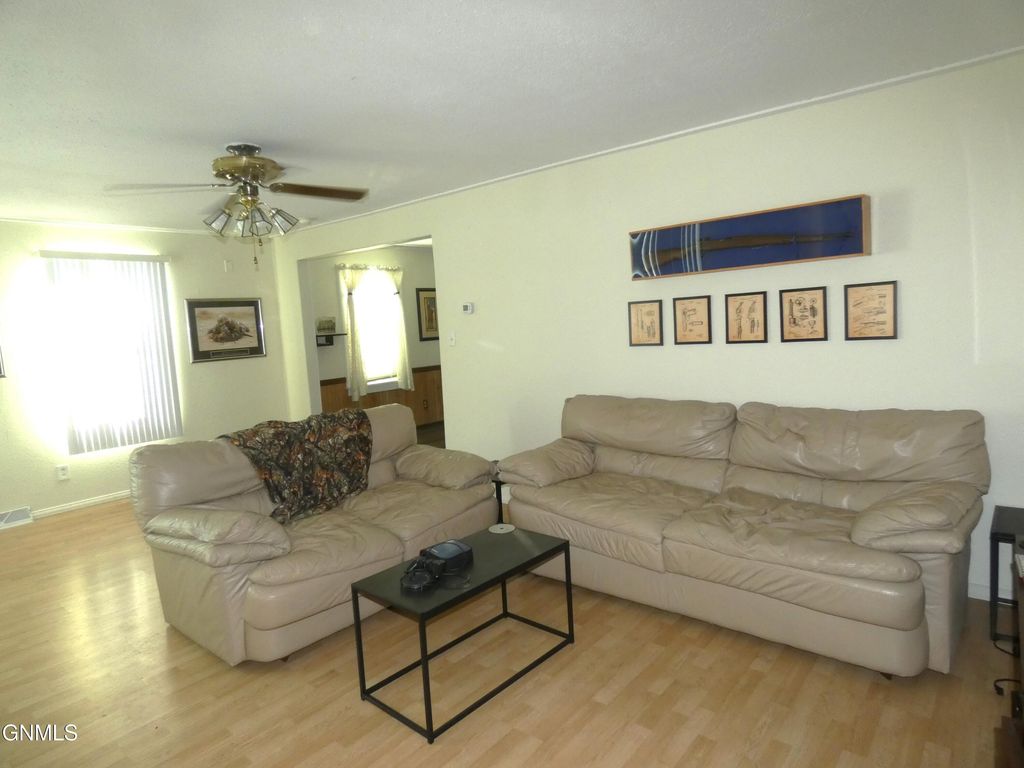 415 Summit Street, Underwood, ND 58576 photo 2