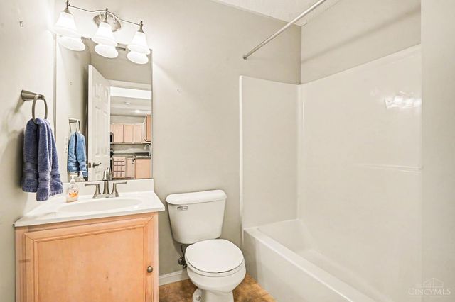 5461 Asbury Lake Drive, Green Twp, OH 45247