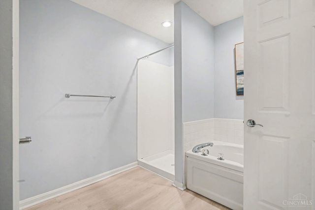 5461 Asbury Lake Drive, Green Twp, OH 45247