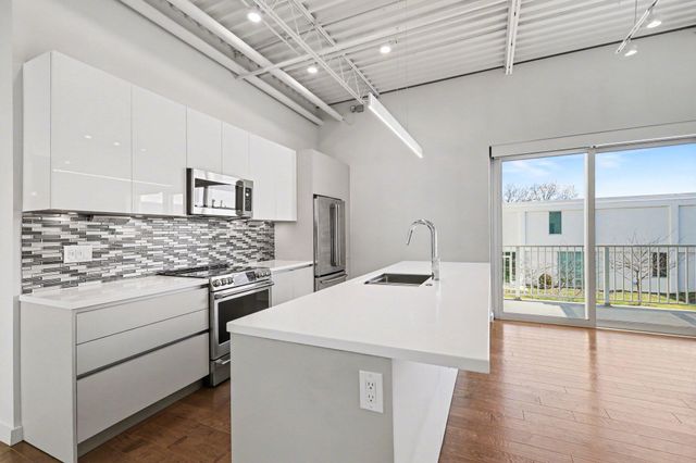 120 Main Street, 307, Newport, KY 41071