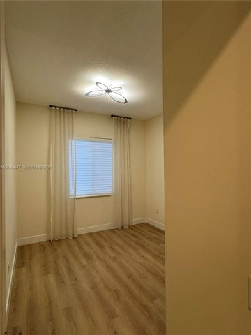 10421 NW 66th St 10421, Doral, FL 33178