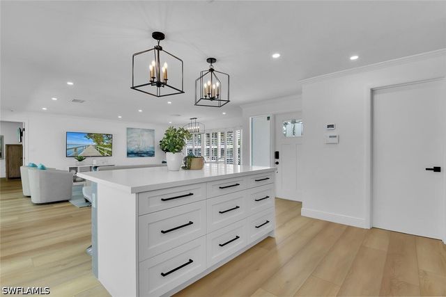 740 Park Shore DR, Naples, FL 34103