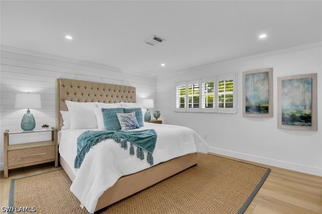 740 Park Shore DR, Naples, FL 34103