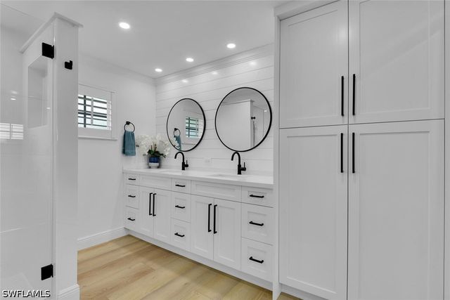740 Park Shore DR, Naples, FL 34103