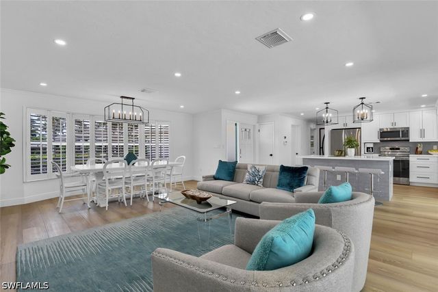 740 Park Shore DR, Naples, FL 34103