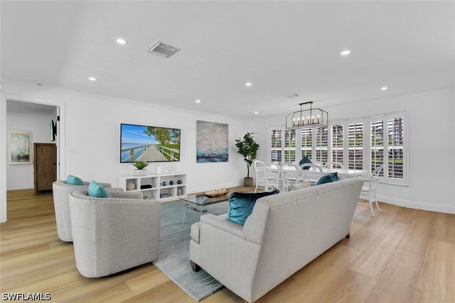 740 Park Shore DR, Naples, FL 34103