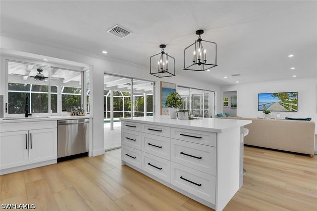 740 Park Shore DR, Naples, FL 34103