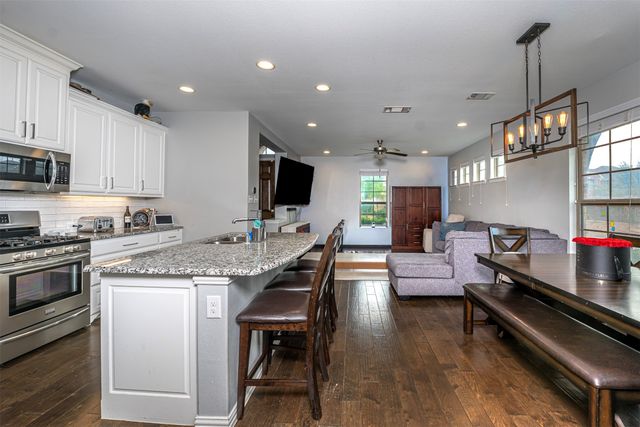 4202 Cascade Sky Drive, Arlington, TX 76005