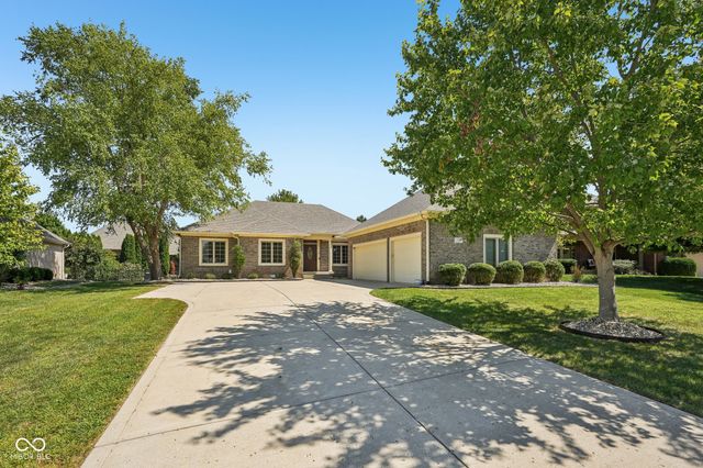 2819 Bloomsbury S, Greenwood, IN 46143