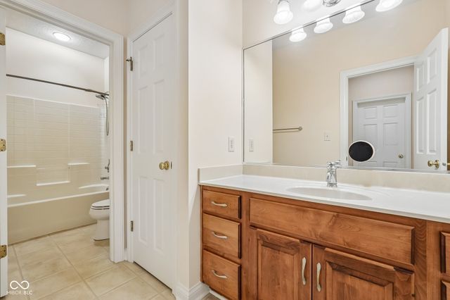 2819 Bloomsbury S, Greenwood, IN 46143