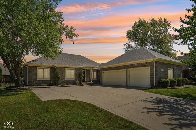 2819 Bloomsbury S, Greenwood, IN 46143
