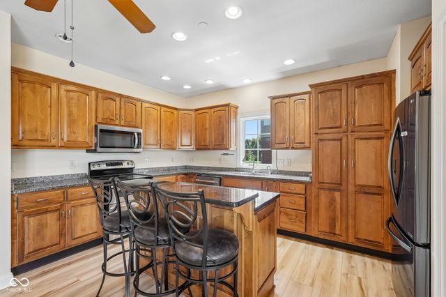 2819 Bloomsbury S, Greenwood, IN 46143
