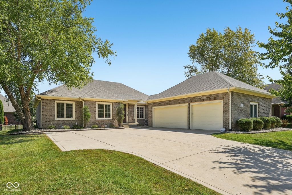2819 Bloomsbury S, Greenwood, IN 46143