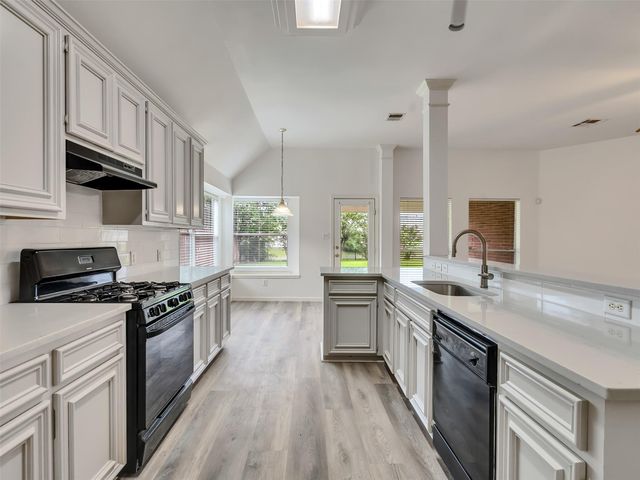 3906 Shadow Cove Drive, Houston, TX 77082