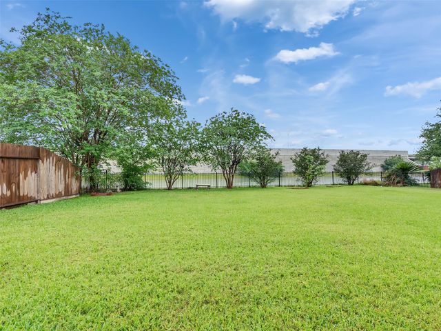 3906 Shadow Cove Drive, Houston, TX 77082