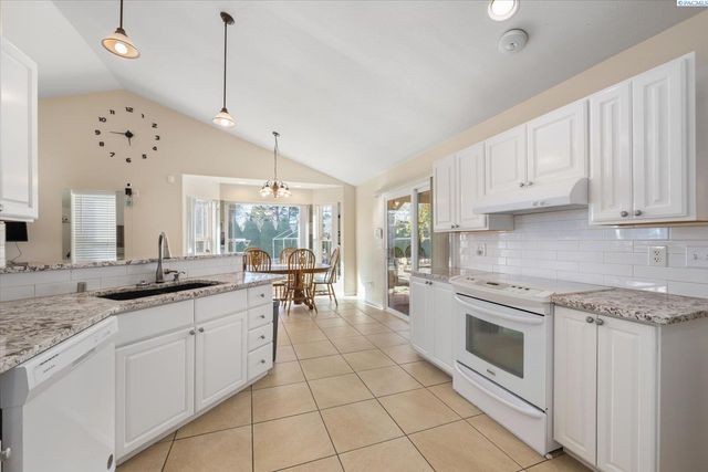 3216 S Auburn St, Kennewick, WA 99337