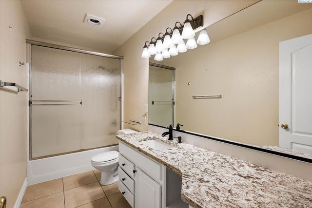 3216 S Auburn St, Kennewick, WA 99337