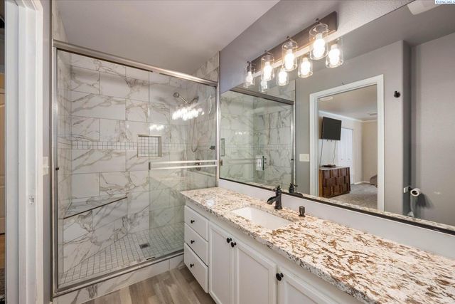 3216 S Auburn St, Kennewick, WA 99337