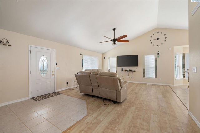 3216 S Auburn St, Kennewick, WA 99337