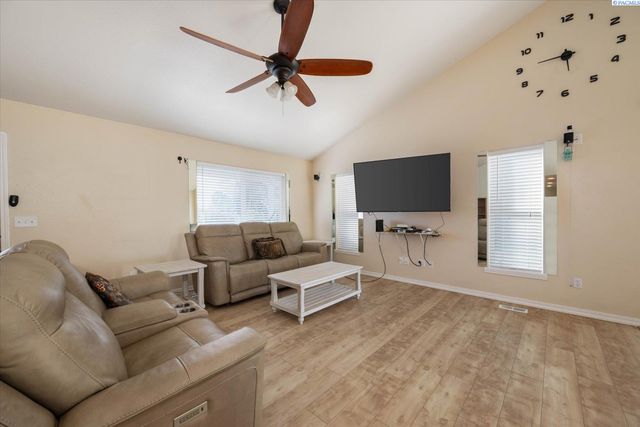 3216 S Auburn St, Kennewick, WA 99337